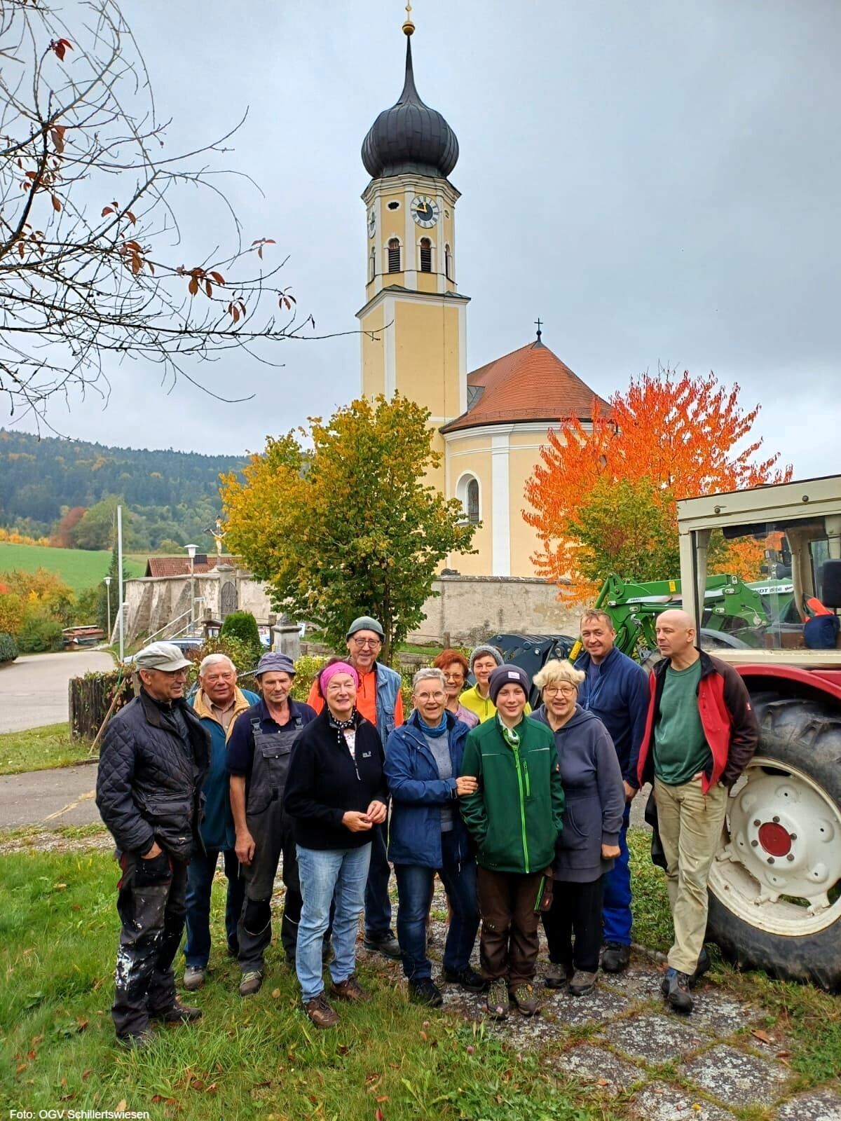 reinigungsaktion friedhof martinsneukirchen 2025 bild 1
